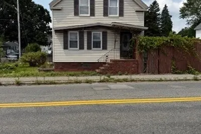 438 Riverside St