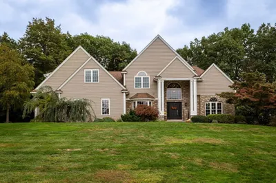 89 Pine Grove Circle 1