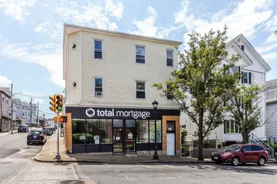 337 Columbia St 1