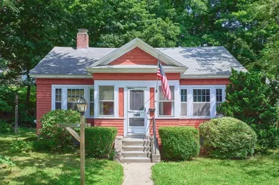 34 Tiverton Parkway 1