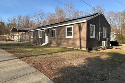 44 Comins Pond Rd