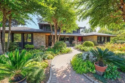 50 SW Main St 1