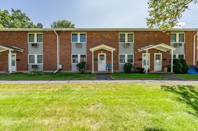 67 Manor Ct #67 1