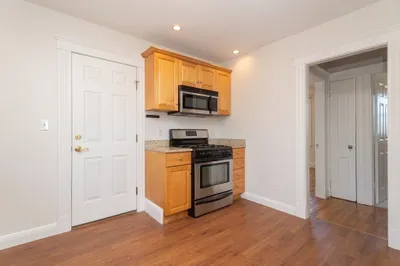 124 Selden St #3