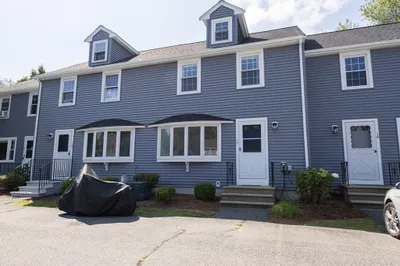 19 Cedar Square #19 1