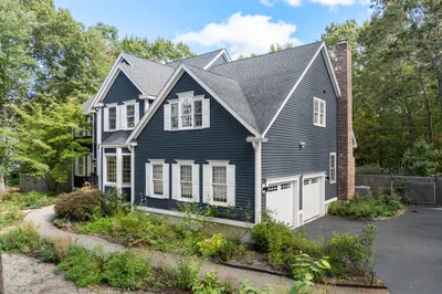 33 Whispering Way 1