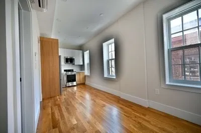 18 Winchester St #5 1