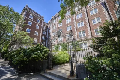 7 Arlington St #4 1