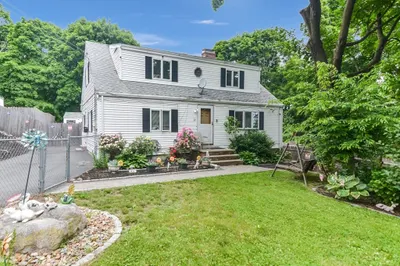 20 Goss Ave