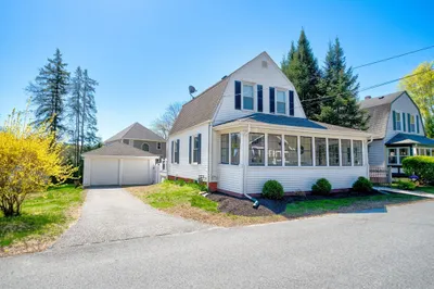 25 Woods Ave