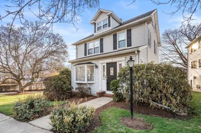 293 Lexington St 1