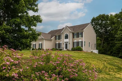 11 Howarth Dr 1