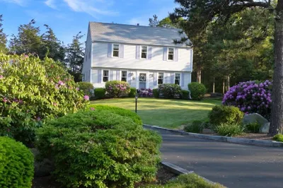 83 Colonial Way