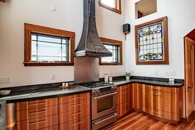 305 Locust St 1