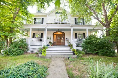 35 Pleasant St #1F 1