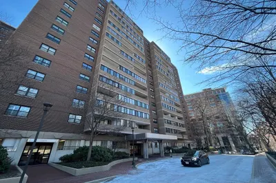 2 Hawthorne Pl #3C