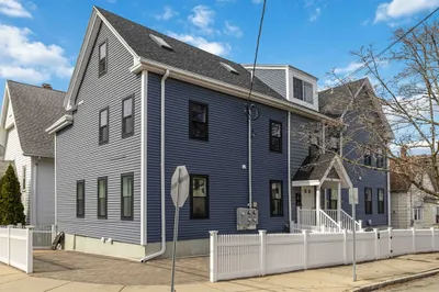 52 Edward St #2