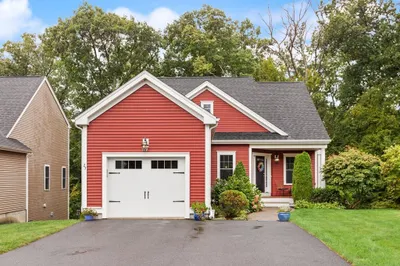 23 Winterberry Ln