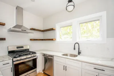 348 Chelsea St #3 1