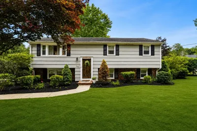 563 Summer St 1