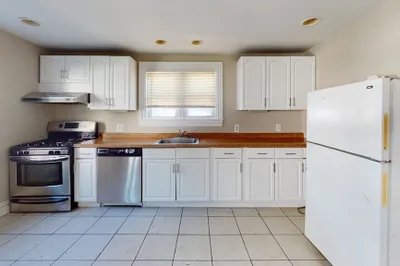 18-20 Kelley Ct #18