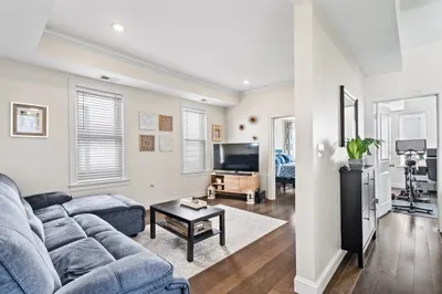 64 Byron St #3