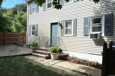 8 Scotia St