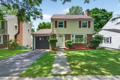 64 Redlands Rd 1