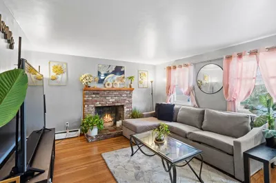 153 Florence St 1