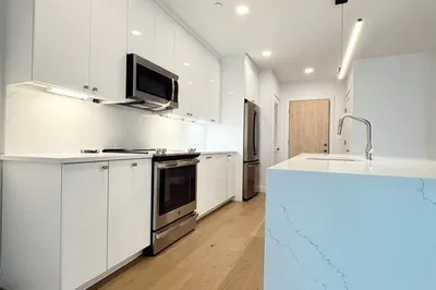 654 E Broadway #402