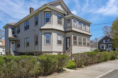 124 Monarch St 1