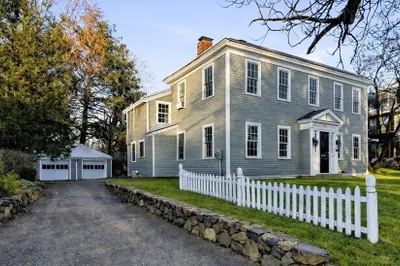 52 Salem St 1