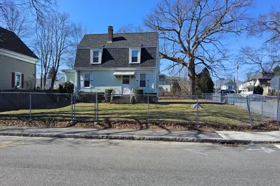 43 Blaine St 1