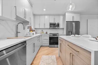 77 Waverley Avenue #77 1