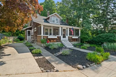 7 Gray Ave