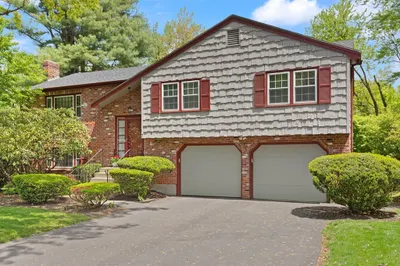 7 Lowry Rd