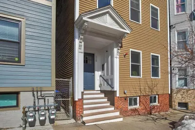 318 Princeton St #201
