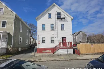1427 Pleasant St