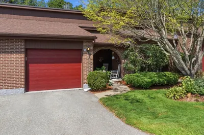 36 Hawthorne Circle #36 1