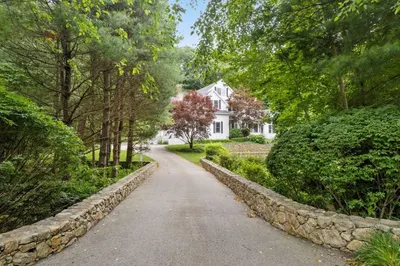 8 Stonemeadow Drive 1