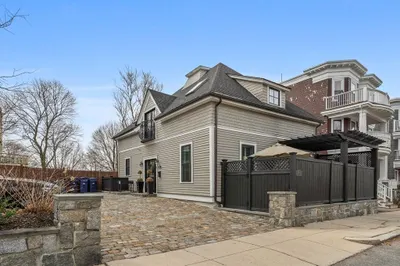 76 Downer Ave #3