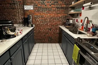 120 Commercial St #4