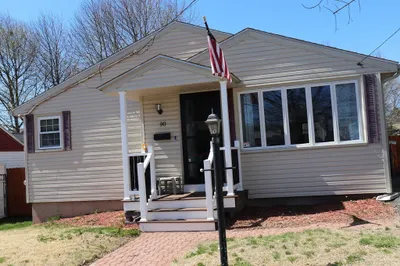 90 Larchwood Rd