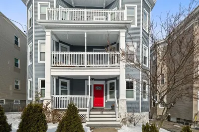 52 Lithgow St #1