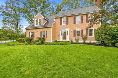2 Stonybrook Ln