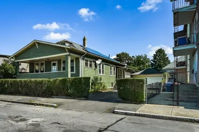 228 Brook St 1