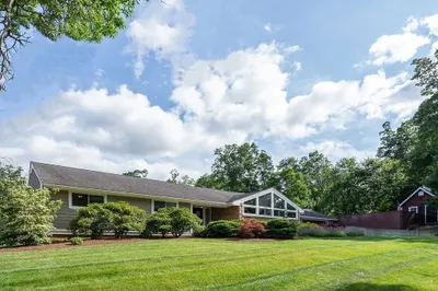 10 Sunset Dr