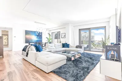 300 Pier 4 Blvd #8A 1