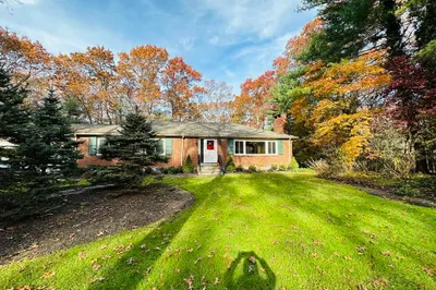 5 Crest Dr W Dr