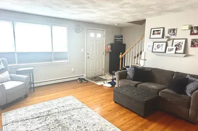 28 Evergreen Ave #28